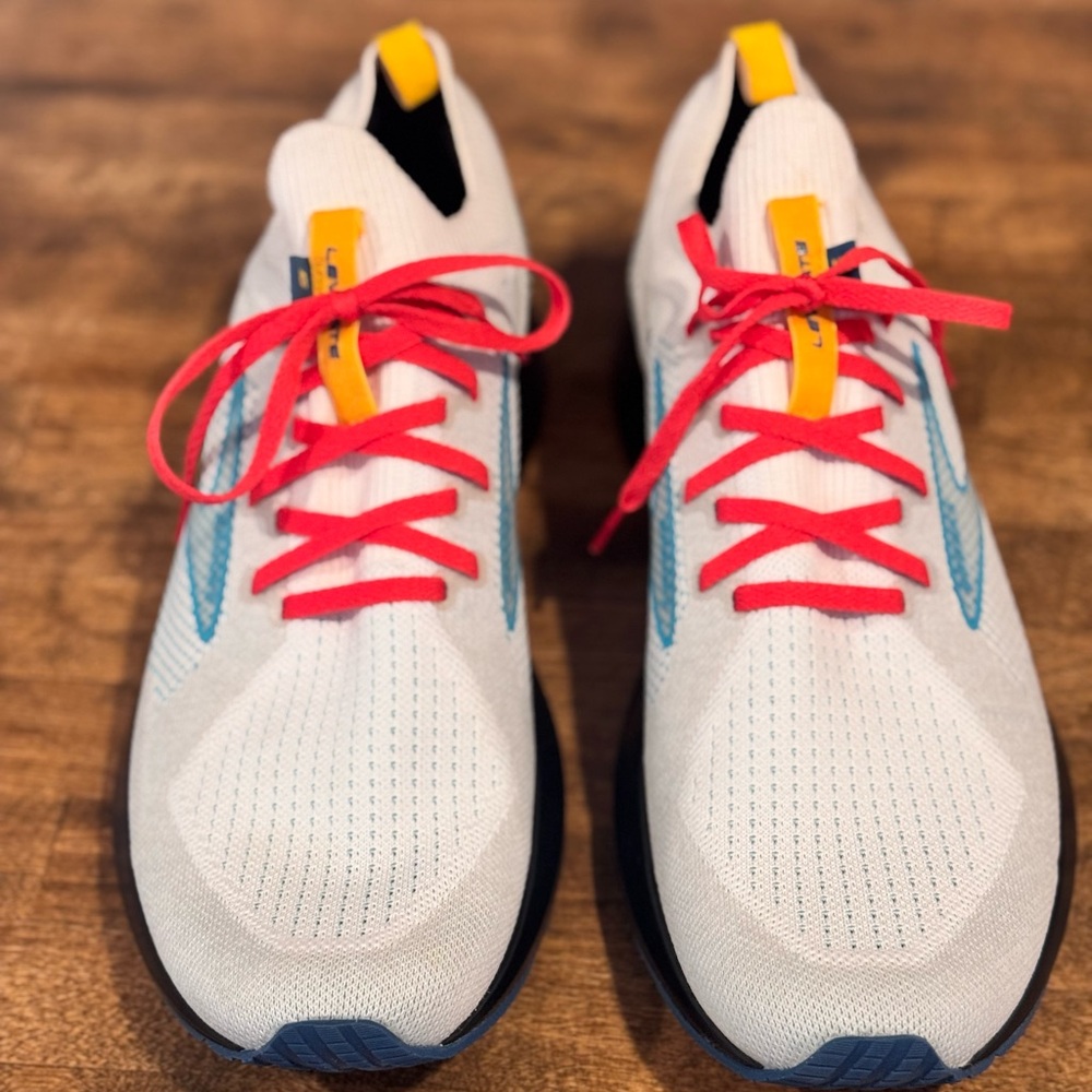 Sz 12 - Brooks Levitate StealthFit 5 White -NEW